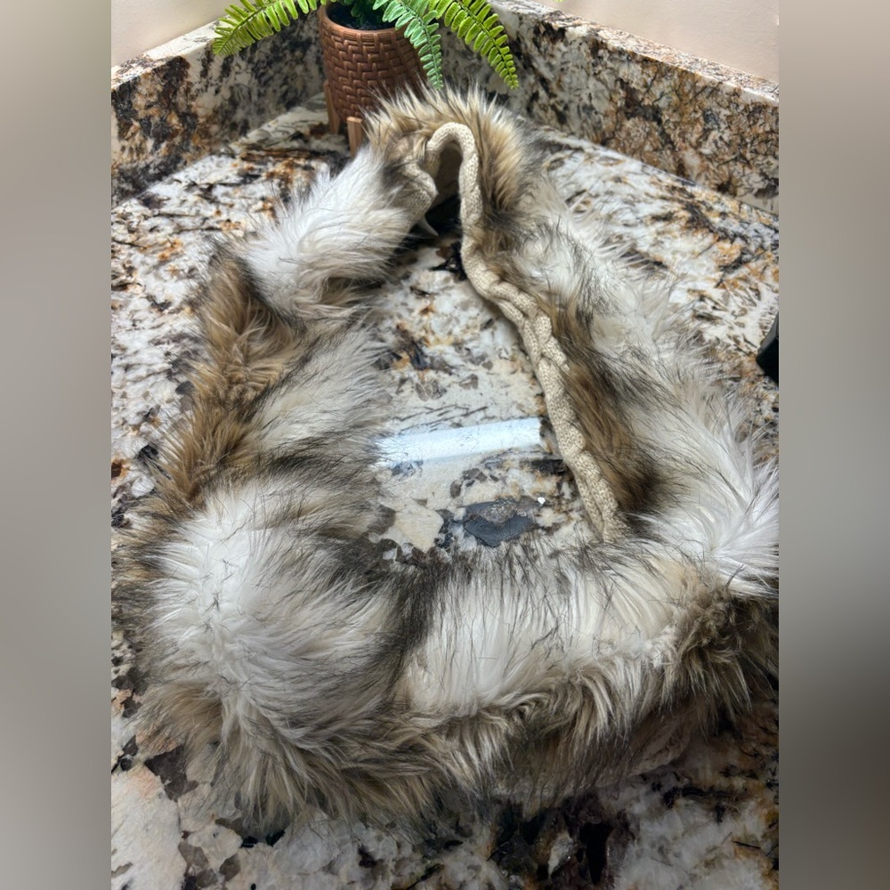 Faux Fur Eternity Scarf - Picture 6 of 9